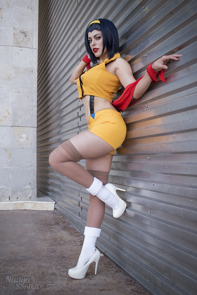 Faye Valentine Bhiner X cosplay Review.